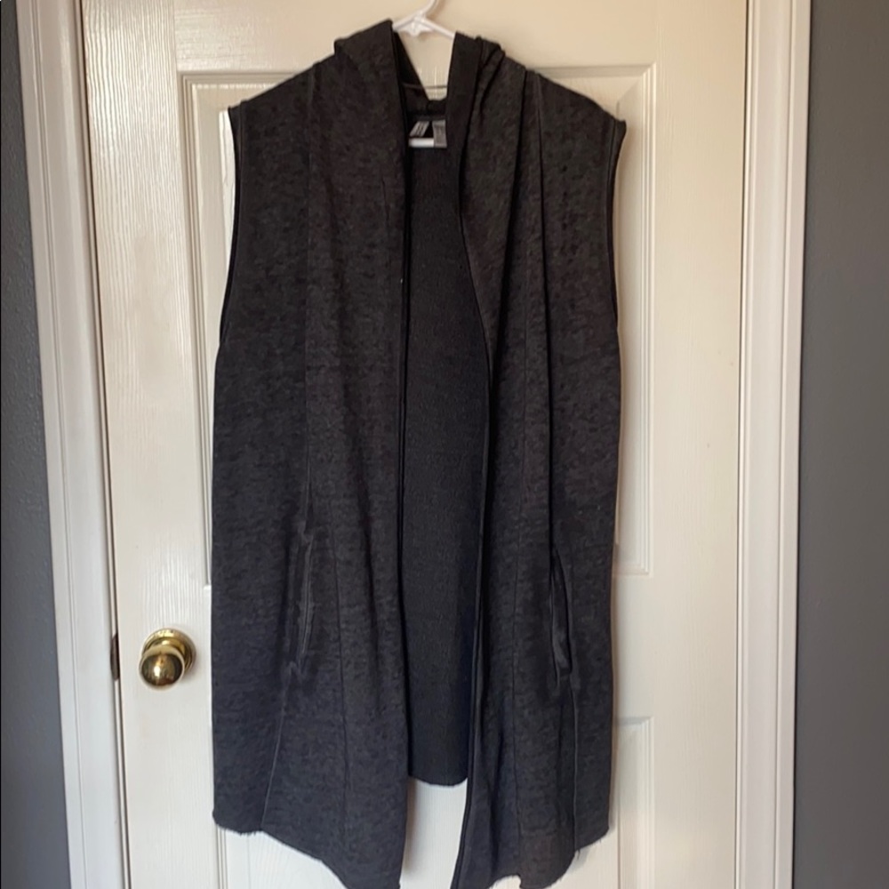 Women’s Sleeveless Hoodie Duster